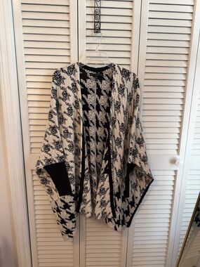 White House Black Market Black and White Houndstooth Open-Front Poncho